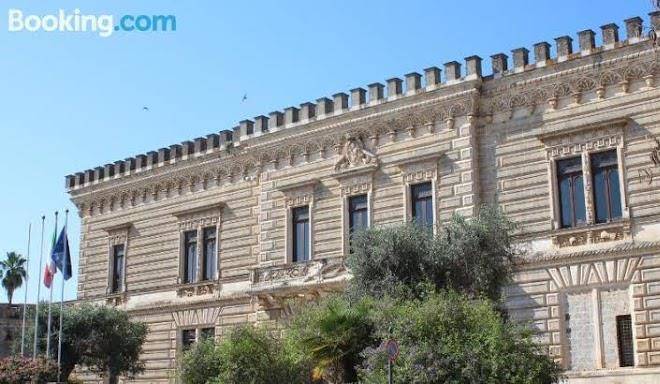 Conte spada home
