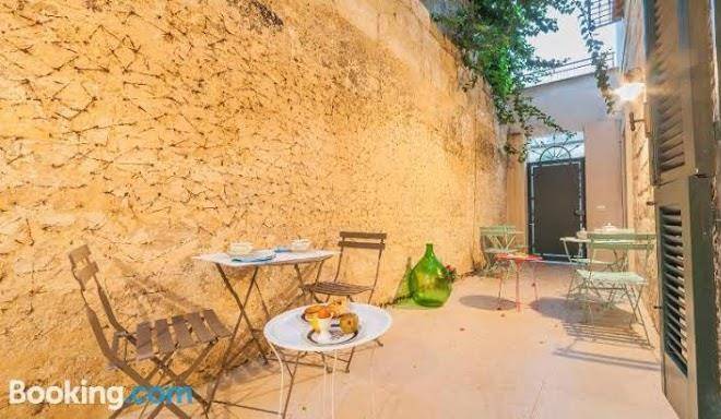 La luna in cortile