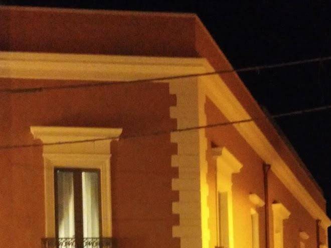 Le finestre su porta carrese