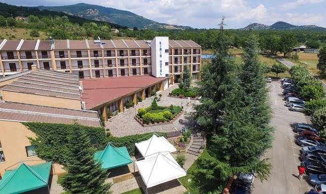 Hotel Kiris Image
