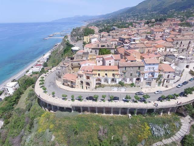 Un oblo sul mare