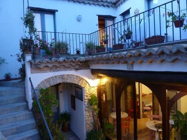 B&b amphisya