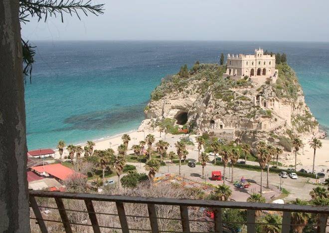 Il corallone a picco sul mare