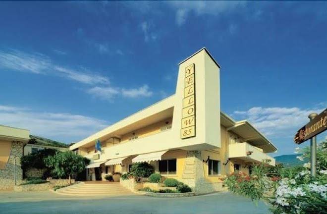 Yellow Park Hotel Restaurant Image