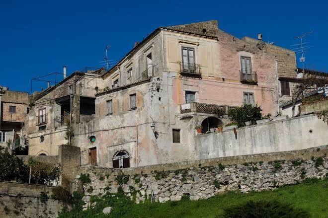 Alle antiche mura
