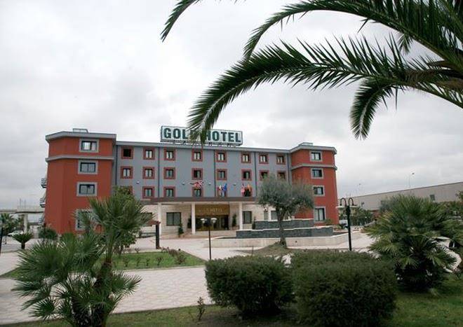 Gold hotel