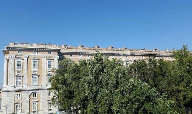 L'insolita Reggia Image