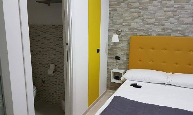 Les Chic Napoli Image