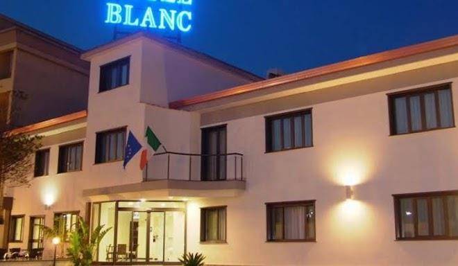 Hotel blanc