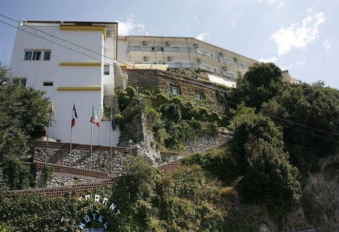 Hotel le rocce sul tirreno