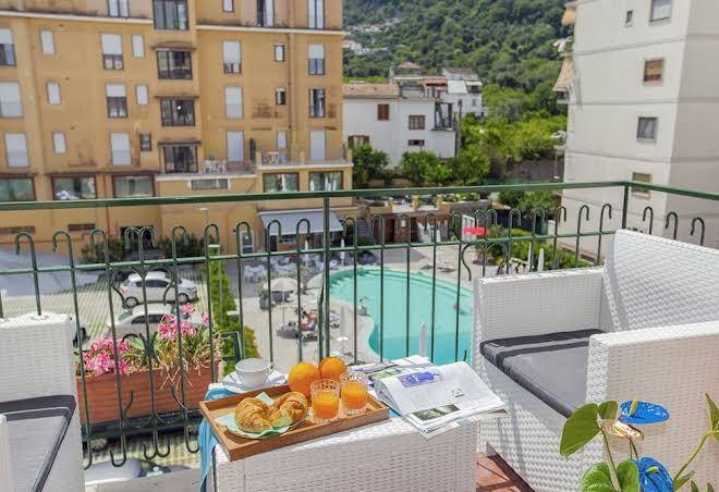 Parsanosixsuites
