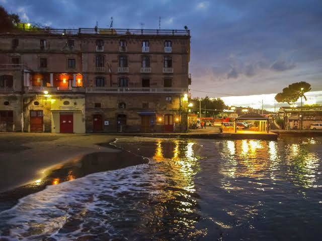 Yacht club capo cervo suites sorrento