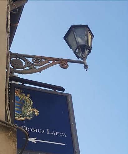 Domus laeta