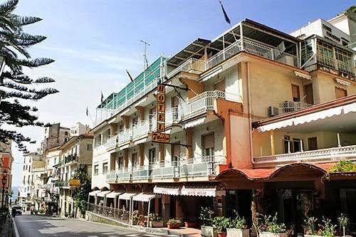 Hotel 7 bello minori