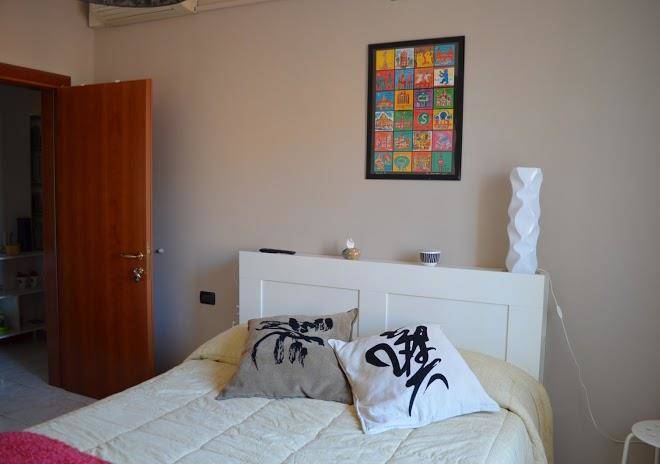 Bed And Friend Image