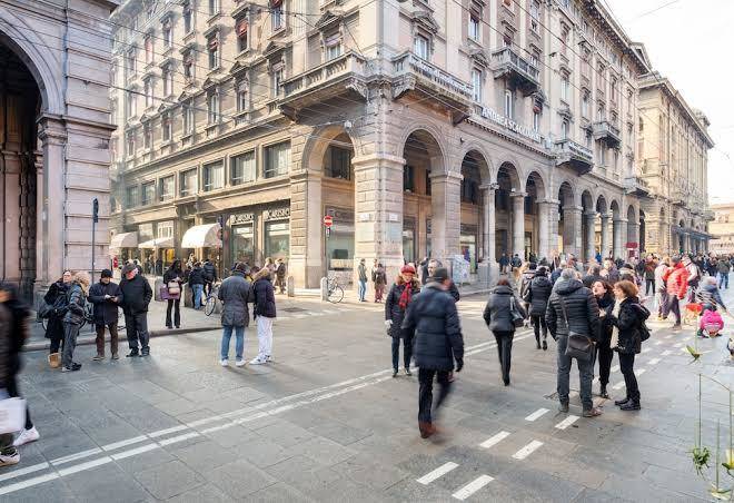 Monolocale tra piazza del nettuno e le due torri
