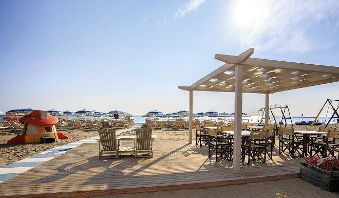 Hotel roxy & beach