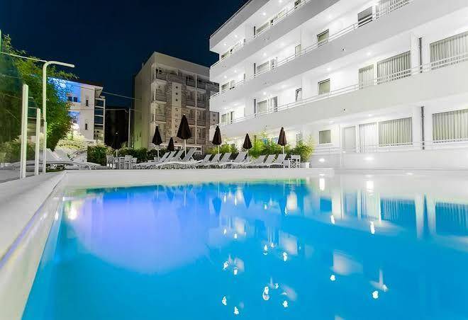 Mokambo shore design hotel