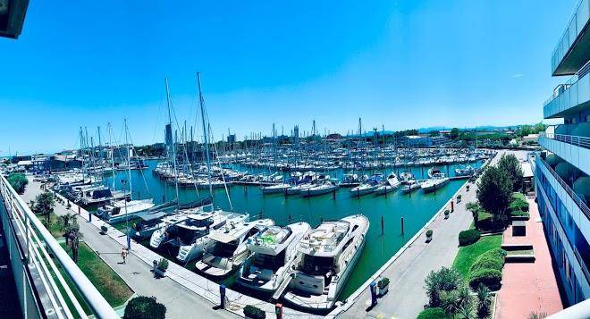 Onda Marina Residence Yacht Bar Image