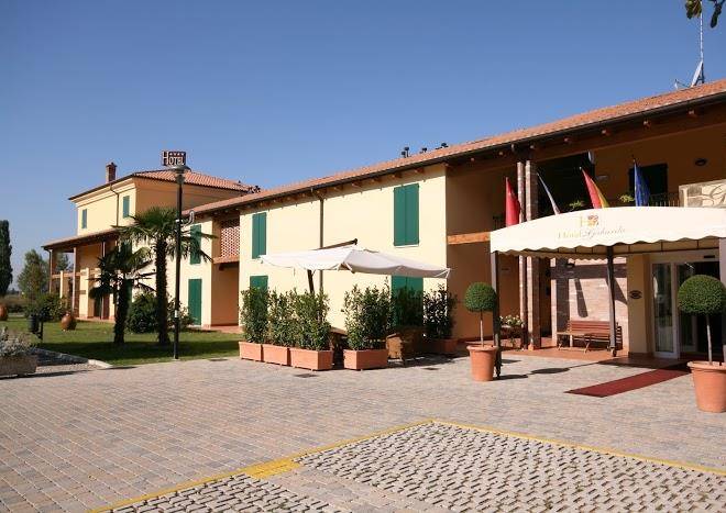 Hotel Gabarda Carpi Image