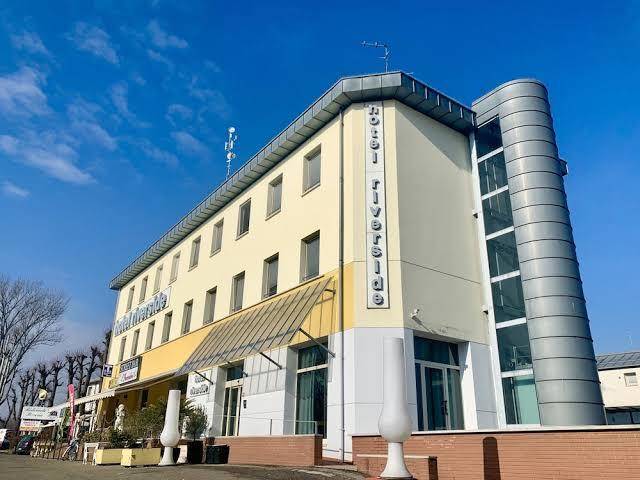 Hotel Riverside Image