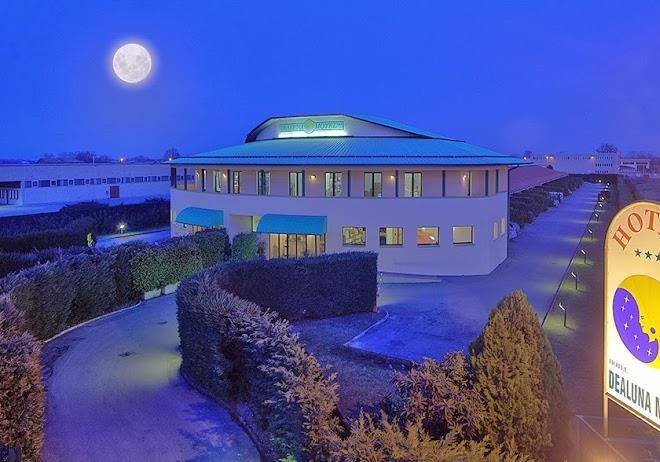 Dealuna motel