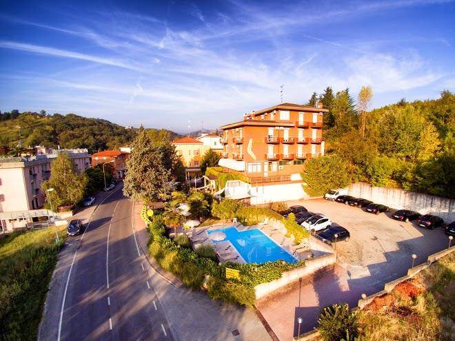 Hotel boomerang piscina e ristorante
