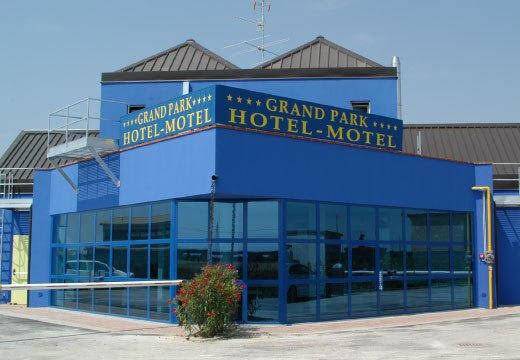 Grand park motel