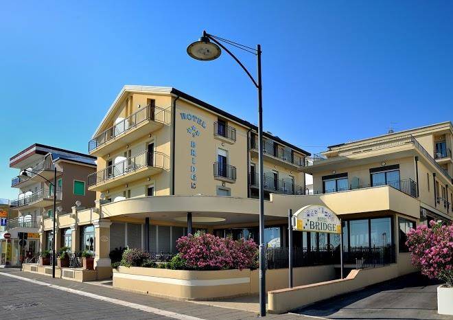 Hotel bridge