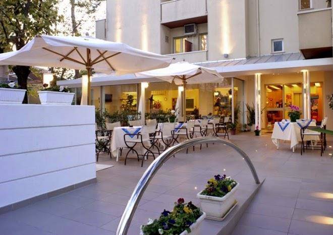 Hotel nives