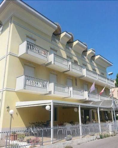 Hotel tre rose viserbella di rimini
