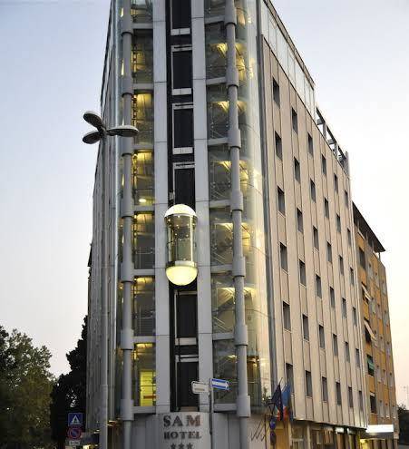 Sam hotel