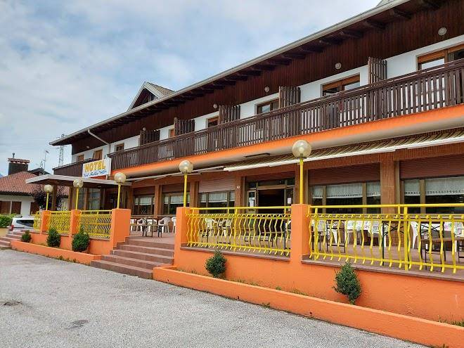 Hotel val fella