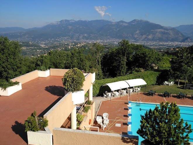 Hotel Sunrise Crest Image