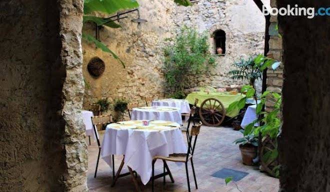 Bed and breakfast mazzini art