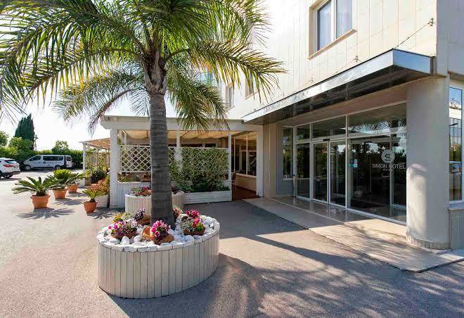 Simon hotel