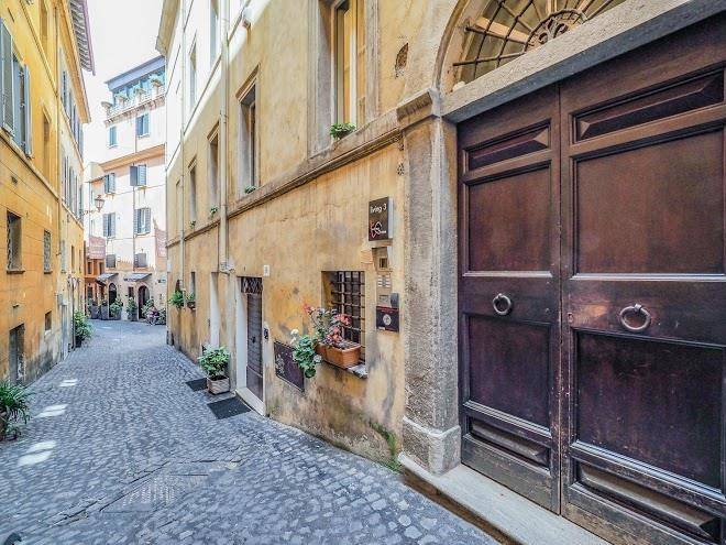 Trevi fountain art suites