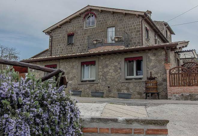 Agriturismo specchio del lago c o az agricola castello di monteleano