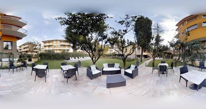 Gold hotel