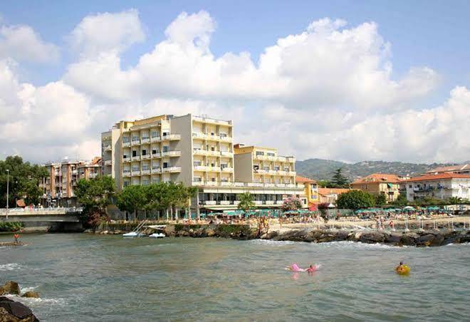 Hotel Bellevue Et Mediterranee Image