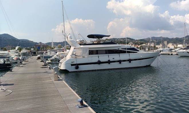 Luxury yacht 5 terre la spezia boat&breakfast&charter