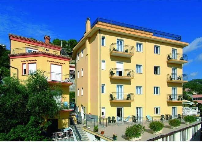 Hotel tritone laigueglia