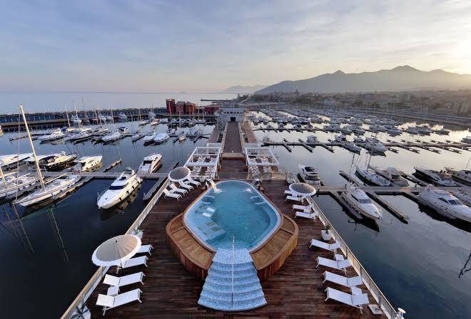 Yacht club marina di loano