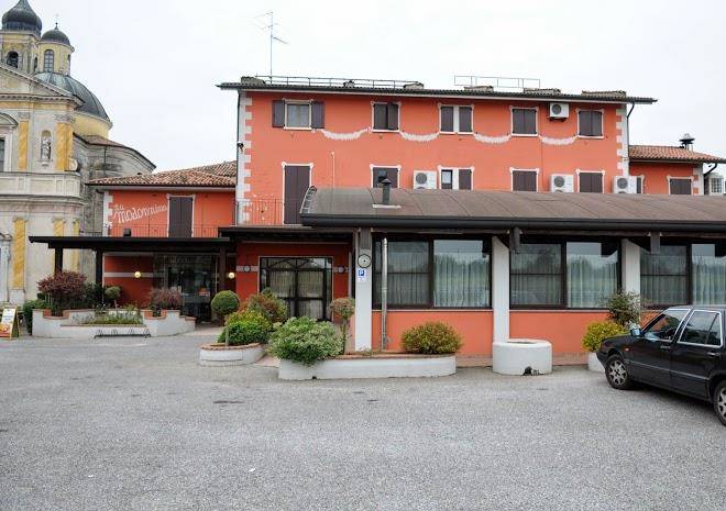 Albergo Ristorante Pizzeria La Madonnina Image