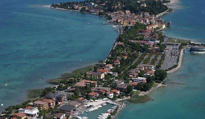 Condominio yacht club costa d'oro