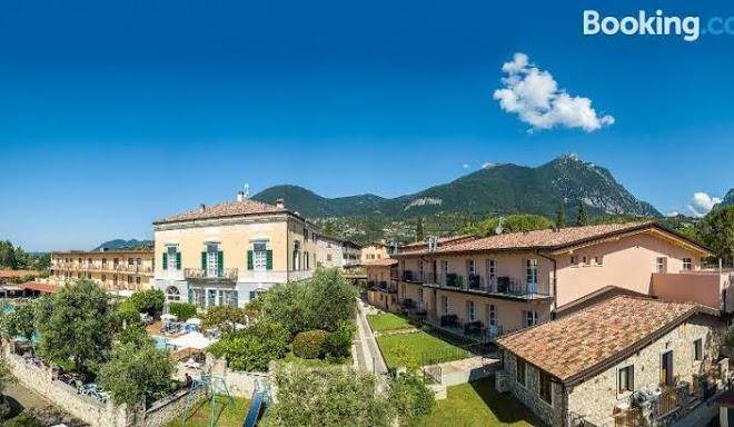 Hotel Regina Del Garda Suite Image