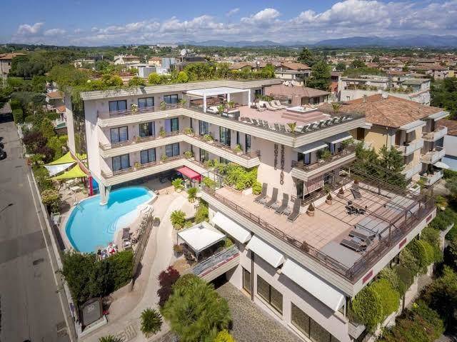 Hotel Desenzano Image