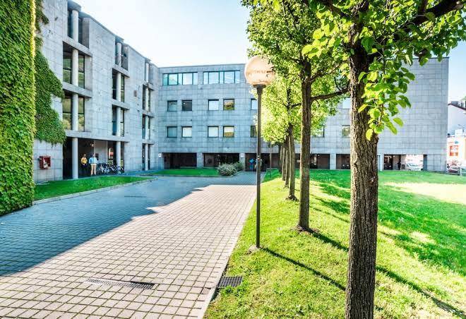 Victoria Hotels Royal Garden Image