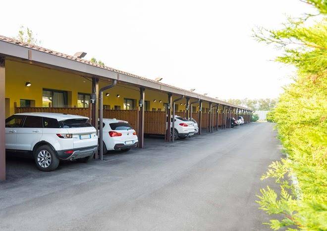 Giovedi 3 riapertura motel cuore motel ad ore contanti accettati