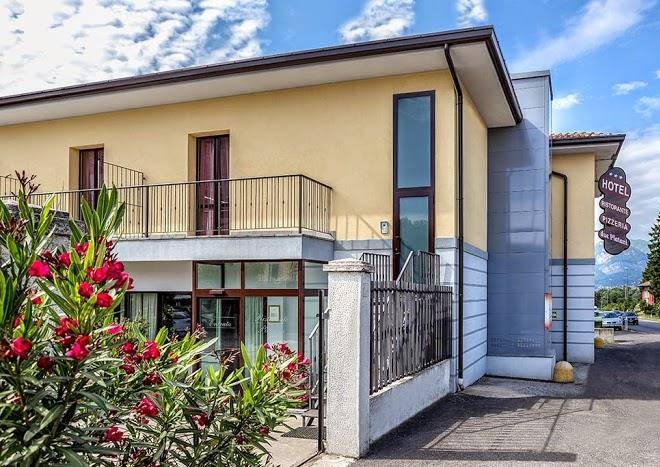 Hotel Ristorante Due Platani Image